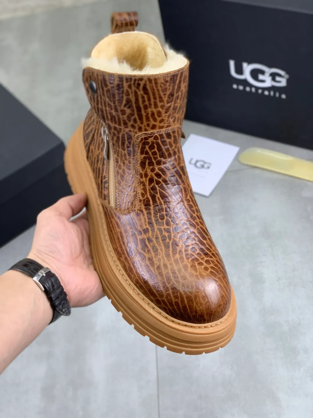 Men's men's shoes 💰P660 New arrival 🆕🆕🆕 IUGGI Men's British retro Martin boots Winter new men's outdoor hiking boots First layer of cowhide on the outside and wool on the inside Comfortable and warm Rubber sole sole Non-slip and firm Trendy and fashionable Casual and versatile Size: 38-44 (45 customized) Color: three colors